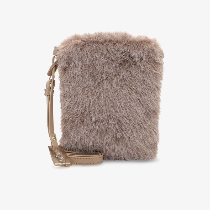 Elegante und flauschige Umhängetasche mit weicher Plüschtextur und verstellbarem Riemen, ideal für stylische Akzente.