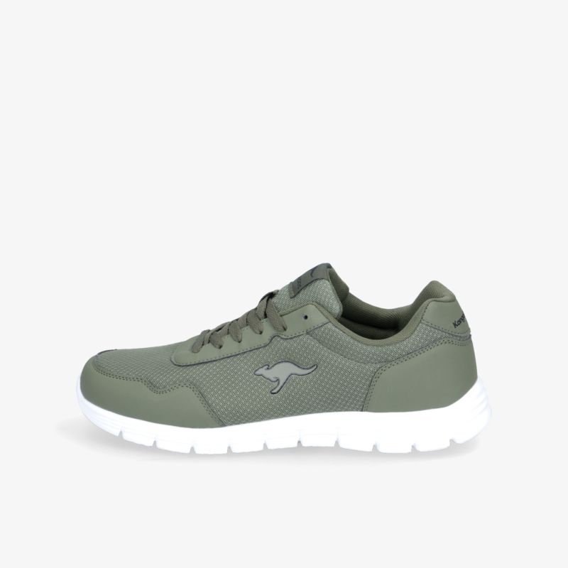 Grüner Sneaker mit weißer Sohle, sportliches Design und bequemer Passform für optimalen Tragekomfort.
