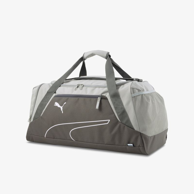 Praktische und stilvolle Sporttasche mit großem Hauptfach und markantem Logo-Design, ideal für Reisen und Sport.