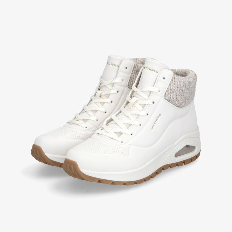 Moderne weiße Stiefel mit warmer Fütterung und robuster Gummisohle für optimalen Komfort und Stil.