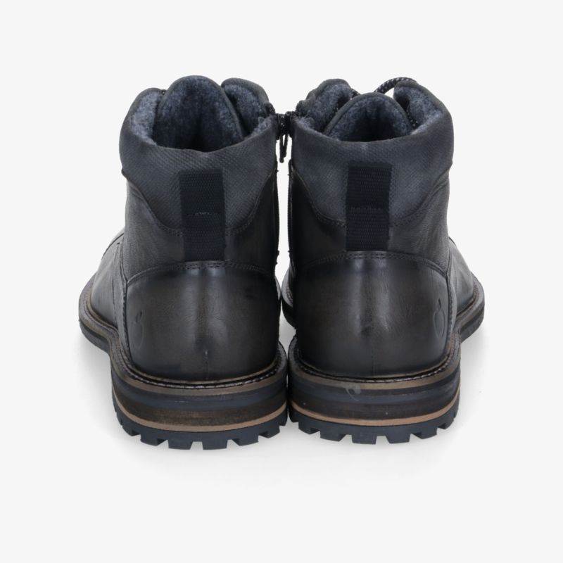 Schwarze Ankle Boots aus robustem Leder mit gepolstertem Schuhkragen und stabiler Laufsohle in Rückansicht