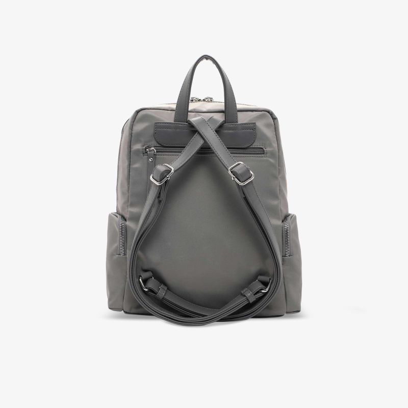 Grauer Rucksack mit verstellbaren Trägern und mehreren Fächern für vielseitigen Einsatz und komfortables Tragen.