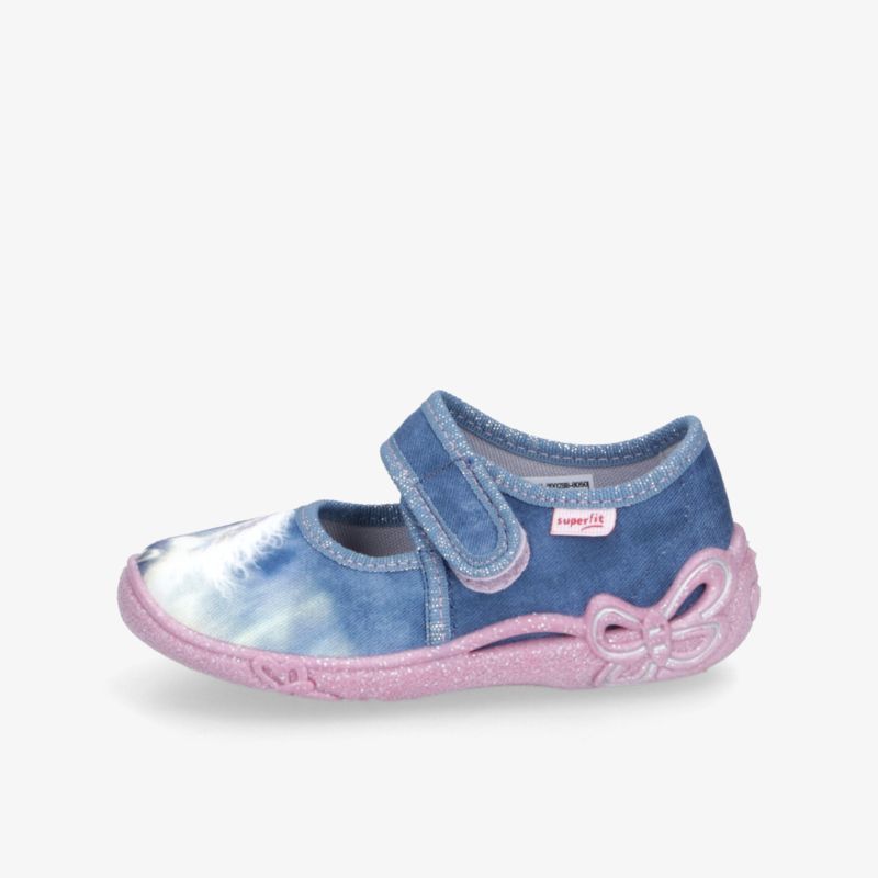 Blauer Kinderschuh aus Stoff mit praktischem Klettverschluss, pinker flexibler Sohle und dekorativer Schleife