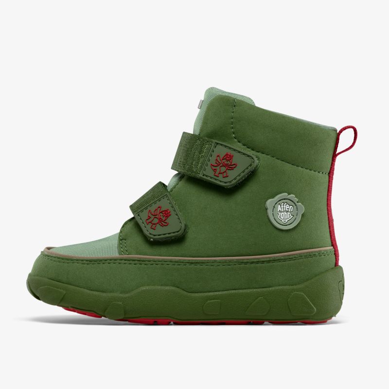 Grüner, wasserdichter Stiefel mit robuster Sohle und Klettverschluss, perfekt für Outdoor-Aktivitäten geeignet.