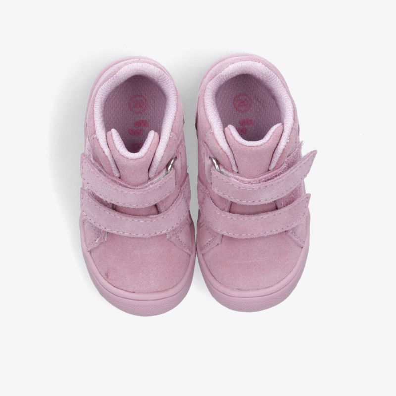 Rosa Kinderschuhe mit zwei Klettverschlüssen, bequemes weiches Material und rutschfeste Sohle, Paar von oben