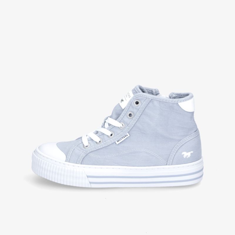 Leichter hoher Sneaker in Hellblau mit komfortabler Passform und zeitlosem Design für den Alltag.
