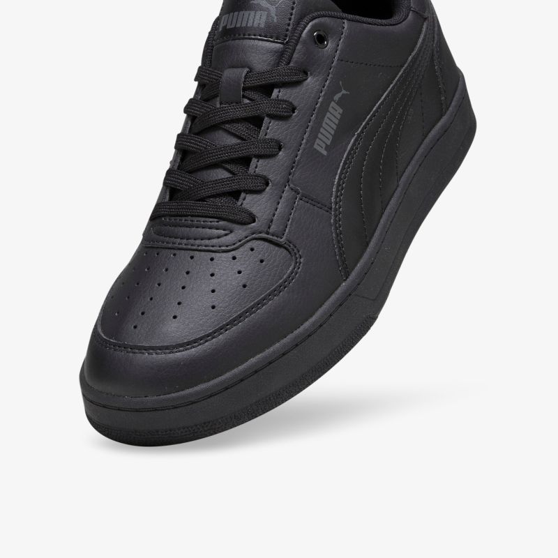 Moderner schwarzer Sneaker mit sportlichem Design und hohem Tragekomfort. Ideal für jeden Anlass.