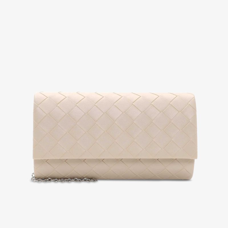 Beige Clutch mit geflochtenem Design und dezenter Kette für besondere Anlässe.