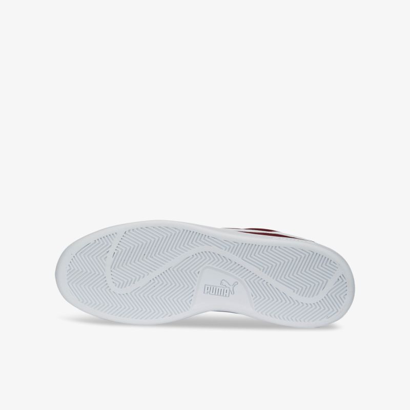 Weiße, rutschfeste Sohle für optimalen Halt und Komfort im Alltag.