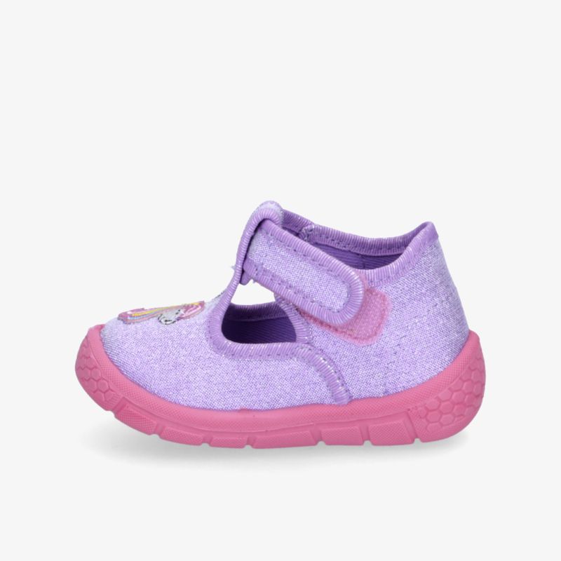 leichter Kinderschuh mit rutschfester Sohle und flexiblem Material, einfaches Anziehen durch Klettverschluss