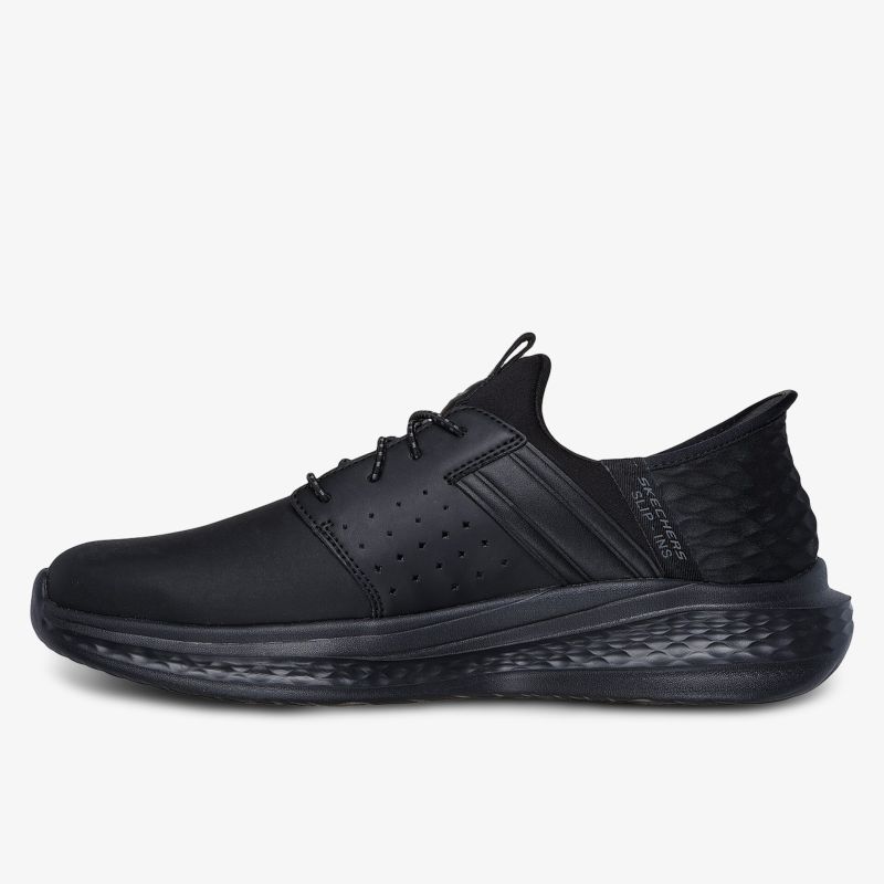 Schwarzer, leichter und flexibler Sportschuh mit atmungsaktivem Material und modernem Design, seitliche Ansicht