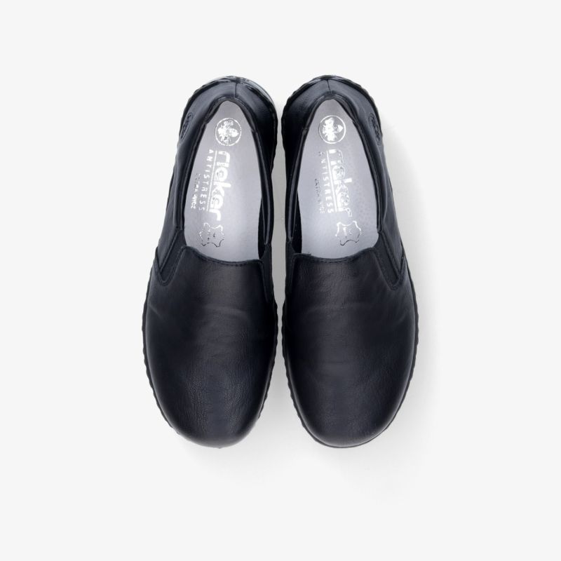 Schwarze Slip-On Schuhe als Paar, bequem, leicht und vielseitig für den Alltag geeignet