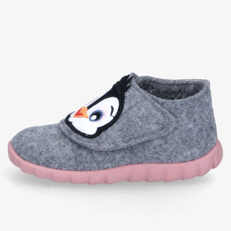 Weicher grauer Hausschuh mit rosa Sohle und niedlichem Pinguin-Motiv, rutschfest und besonders bequem