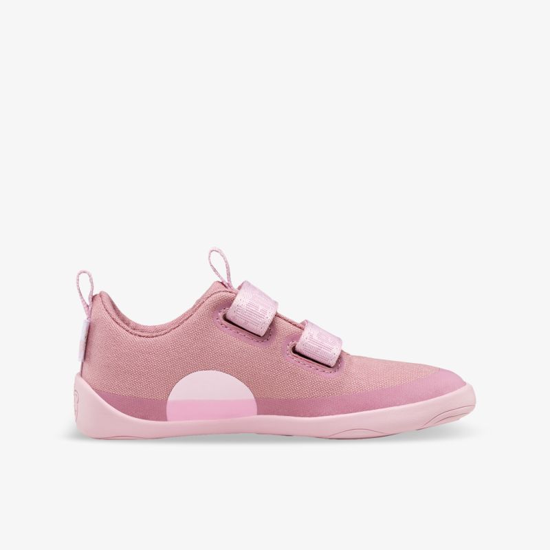 Leichter sportlicher rosa Sneaker mit Klettverschluss und rutschfester Sohle in klarer Seitenansicht