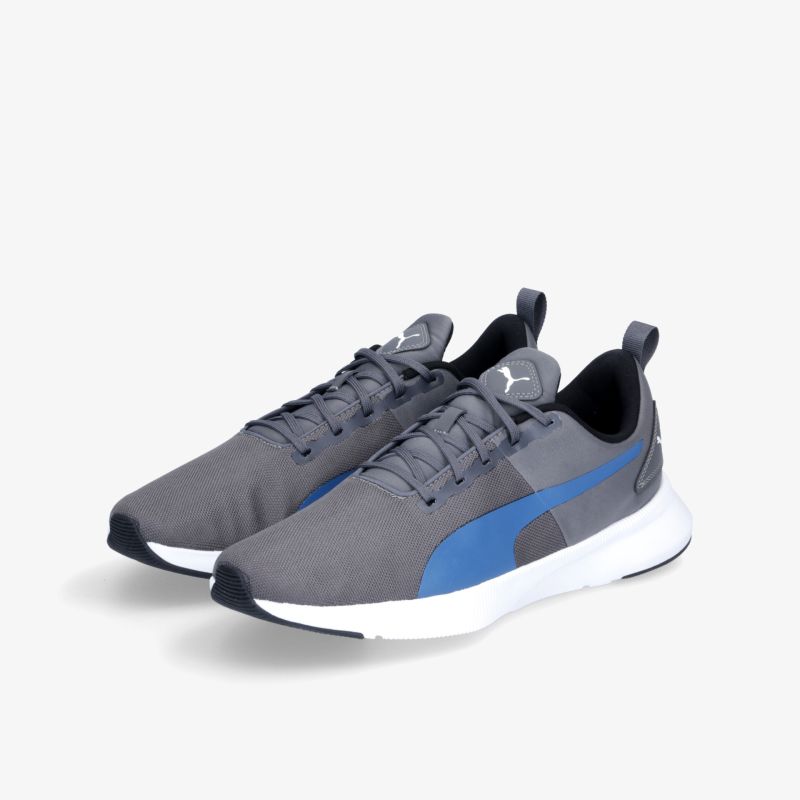 Graue Sneaker mit blauen Details, ideal für Sport und Freizeit, bieten optimalen Komfort und Stil.