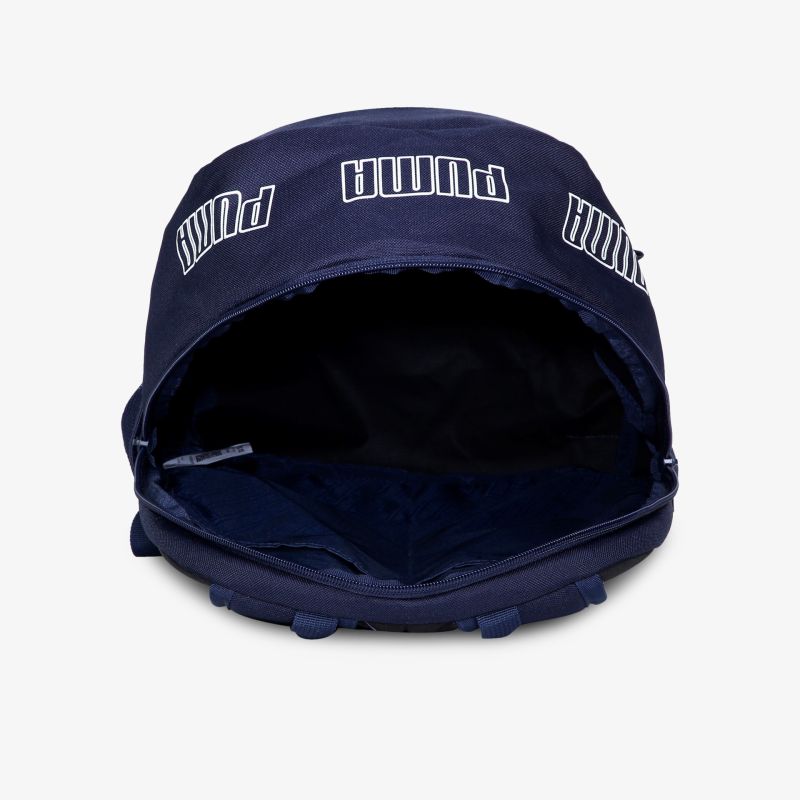 Praktischer dunkelblauer Rucksack mit großem Stauraum und modernem Design, ideal für Alltag und Sport.