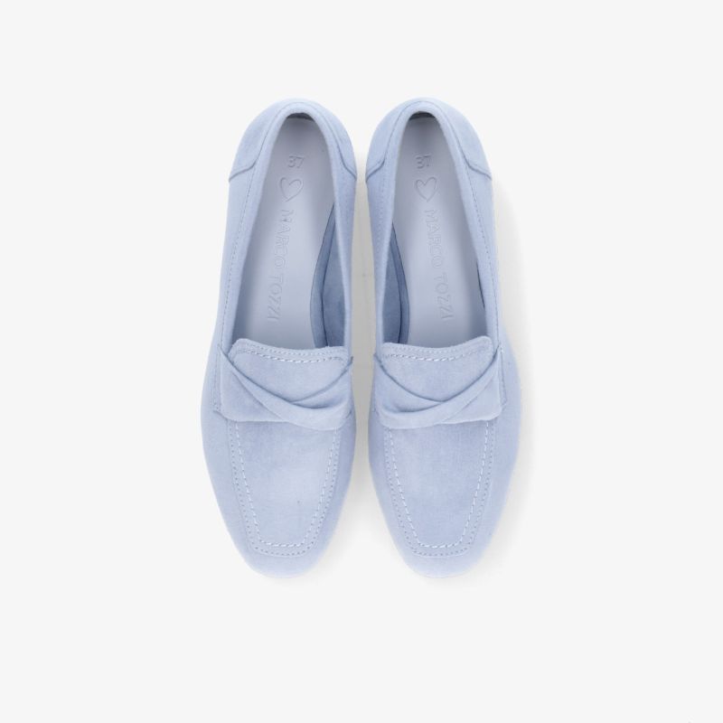 Elegante hellblaue Loafer, klassischer Look, bequem und stilvoll für vielseitige Outfits