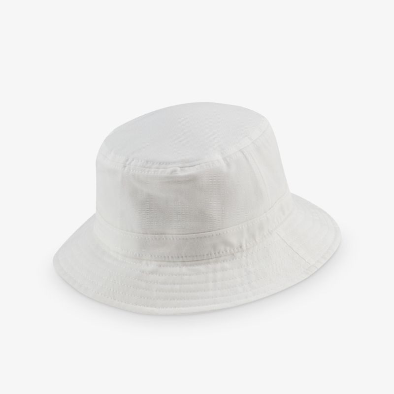 Weiße Kappe mit schlichtem Design, ideal für vielseitige Outfits und bequemen Tragekomfort.