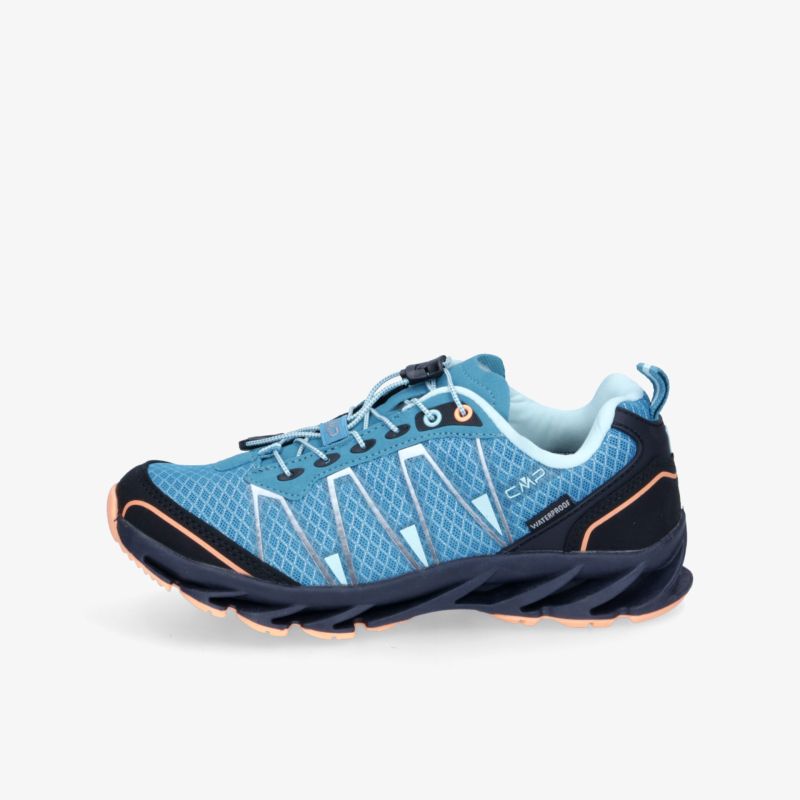 Leichter blauer Sneaker mit bequemer Passform und atmungsaktivem Mesh für sportliche Aktivitäten.