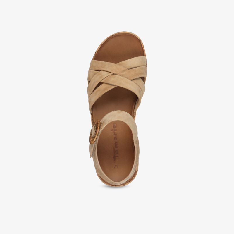 Bequeme modische Sandale mit verstellbarem Riemen und hochwertigem Material in warmer Cognac-Farbe