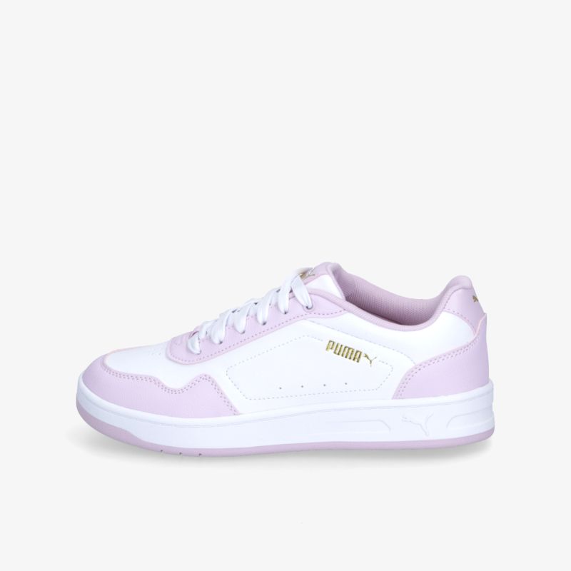 Leichter weiß-lila Sneaker in klarer Seitenansicht mit gepolstertem Schaft und sportlichem Design