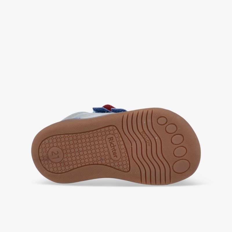 Rutschfeste und flexible Schuhsohle in brauner Farbe mit leichtem Profil für optimalen Halt und Komfort