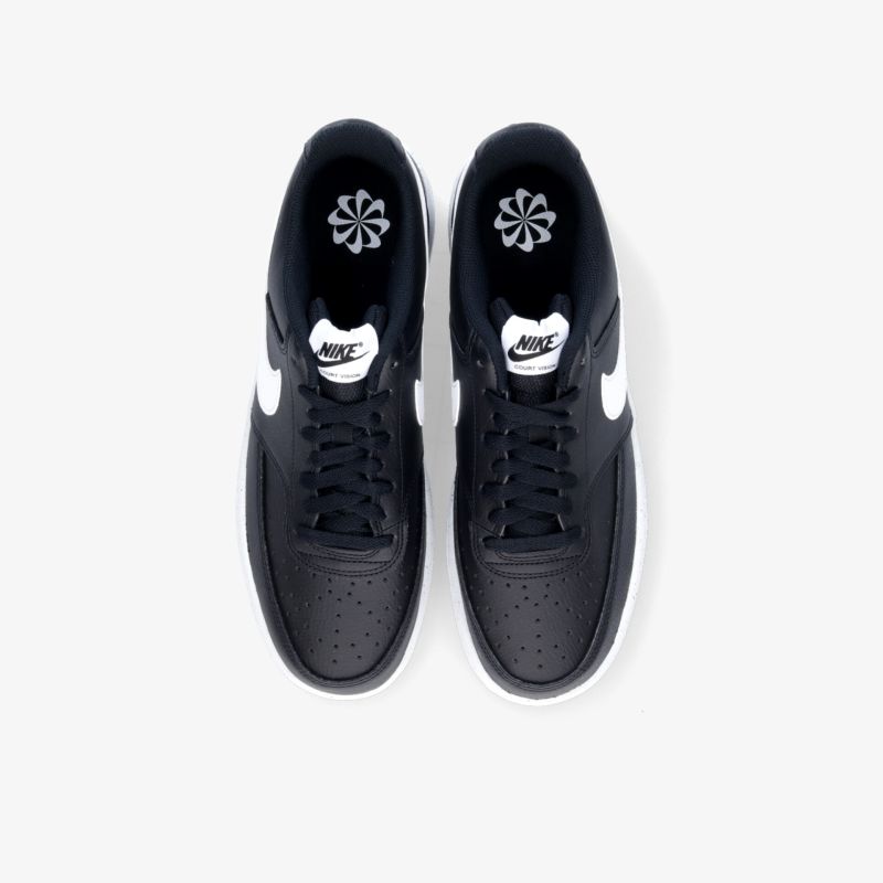 Klassische schwarze Sneaker aus Leder mit sportlichem Design und hohem Tragekomfort, von oben betrachtet.