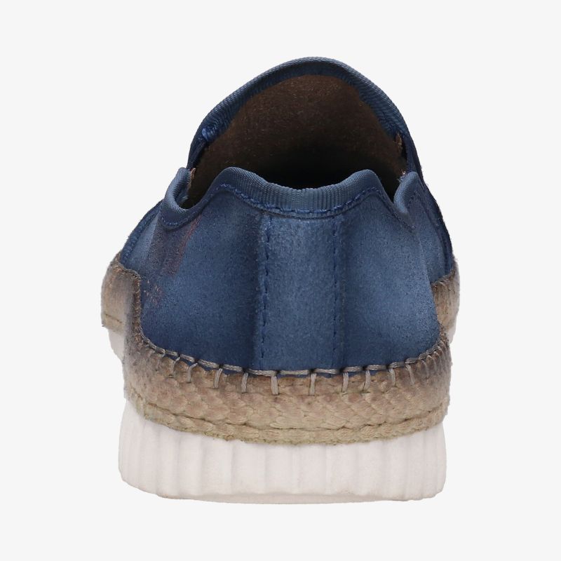 Rückansicht eines blauen, stilvollen Schuhs mit robuster Sohle und sportlichem Design.