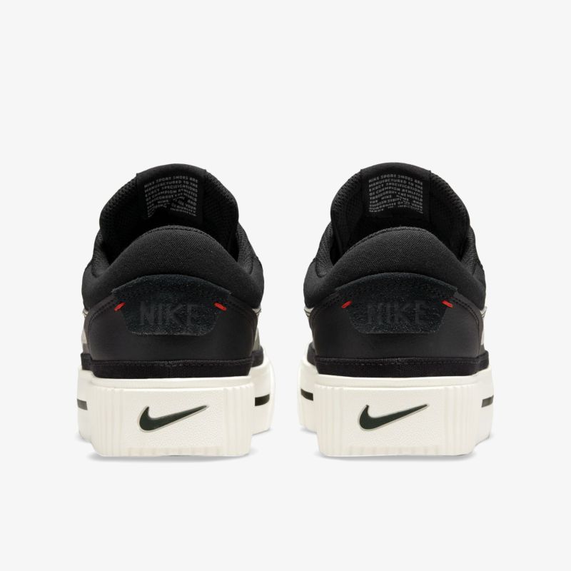 Schwarze Sneaker mit abgesetzter weißer Sohle, modernem Design und hochwertiger Verarbeitung.