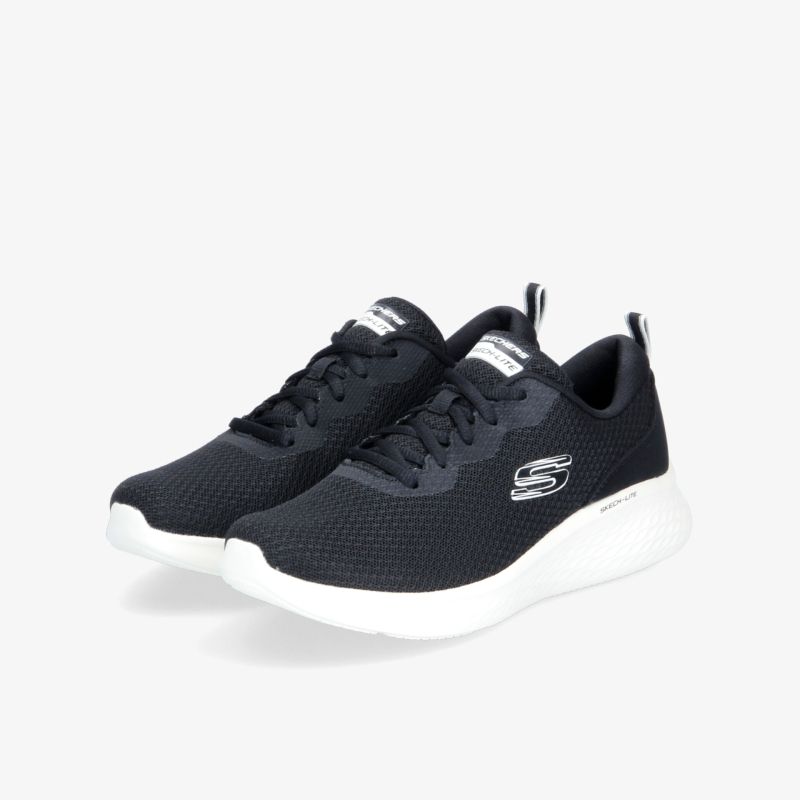 Moderner, leichter Sneaker mit komfortabler Passform und rutschfester Sohle für optimalen Halt.