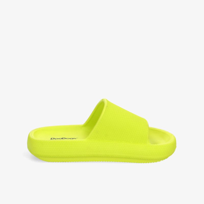 Leichte gelbe Badepantoffel mit weichem Material und rutschfester Sohle für hohen Komfort