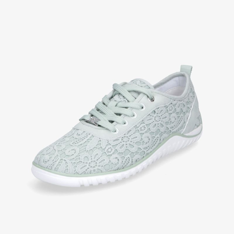 Leichter hellgrauer Sneaker mit feiner Spitzenstruktur, flexiblem Komfort und modernem, sportlichem Design