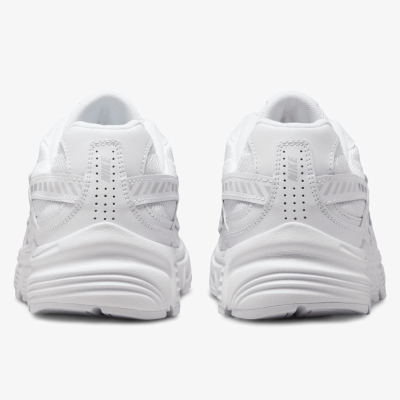 Bequeme weiße Schuhe mit rutschfester Sohle und atmungsaktivem Design