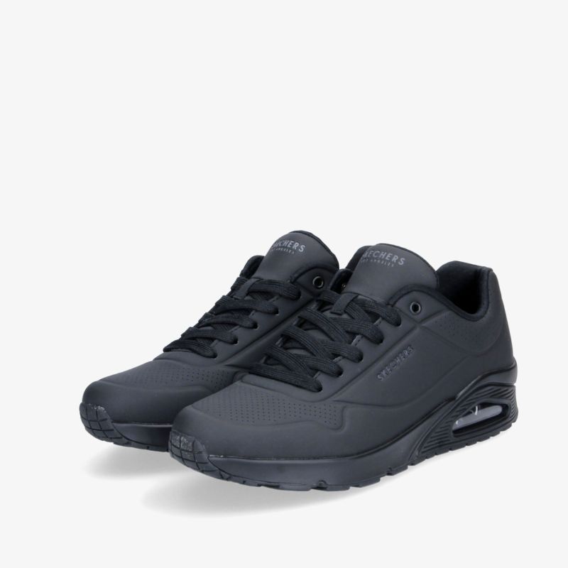 Moderne schwarze Sneakers mit komfortabler Passform und stoßdämpfender Sohle für vielseitigen Einsatz.