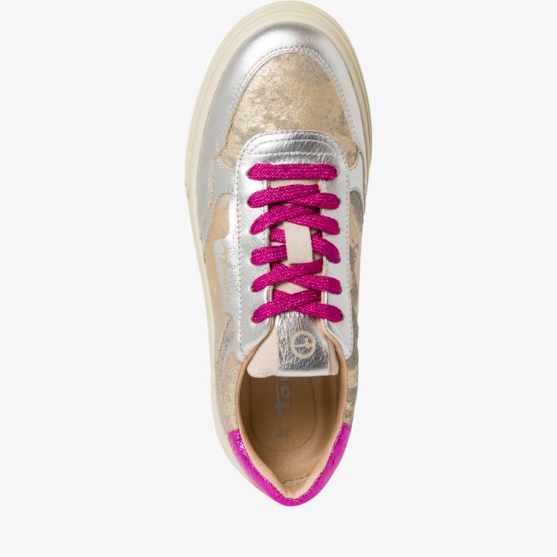 Moderner Sportschuh mit metallischem Finish und auffälligen pinken Schnürsenkeln, bequem und leicht