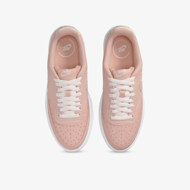 Elegante rosa Sneaker mit weißer Sohle und Schnürsenkeln, ideal für Komfort und Stil im Alltag.