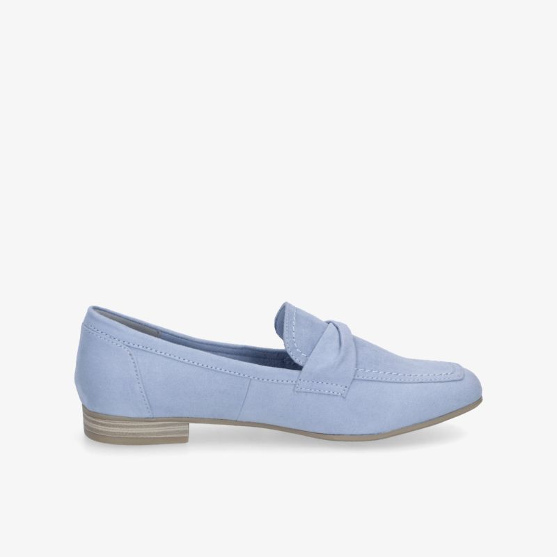 Eleganter blauer Loafer mit bequemem Fußbett und rutschfester Sohle für stilvollen Auftritt.