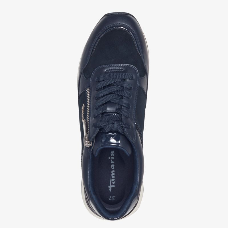 Sportlicher dunkelblauer Schuh mit atmungsaktivem Material, stabiler Schnürung und komfortabler, gedämpfter Sohle