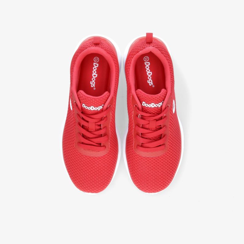 Leichte und atmungsaktive rote Schuhe mit bequemen Sitz für sportliche Aktivitäten.