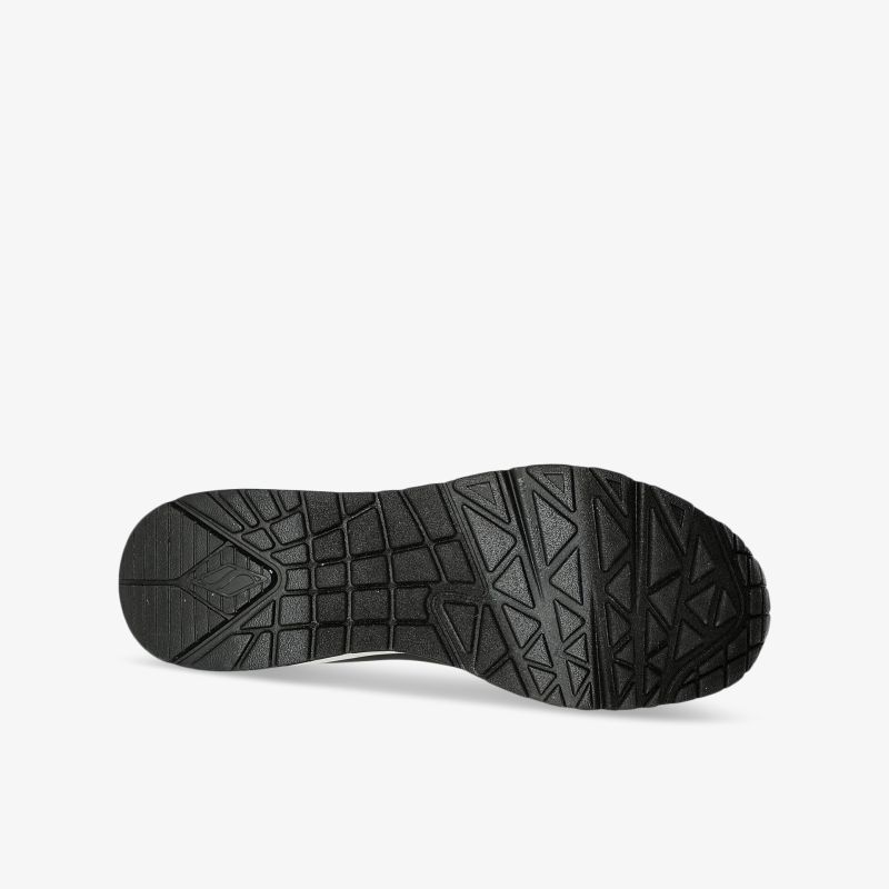 Robuste schwarze Schuhsohle mit rutschfestem Profil für hohen Tragekomfort und sichere Bodenhaftung