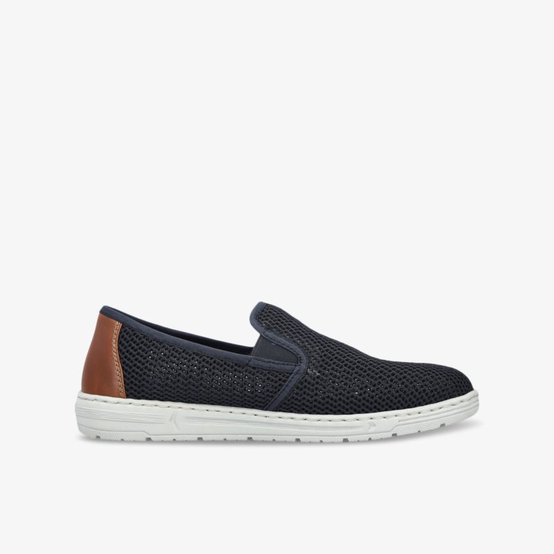 Moderner Slip-On in Navy mit weißer Sohle und braunem Akzent, ideal für lässigen Komfort und vielseitigen Stil.