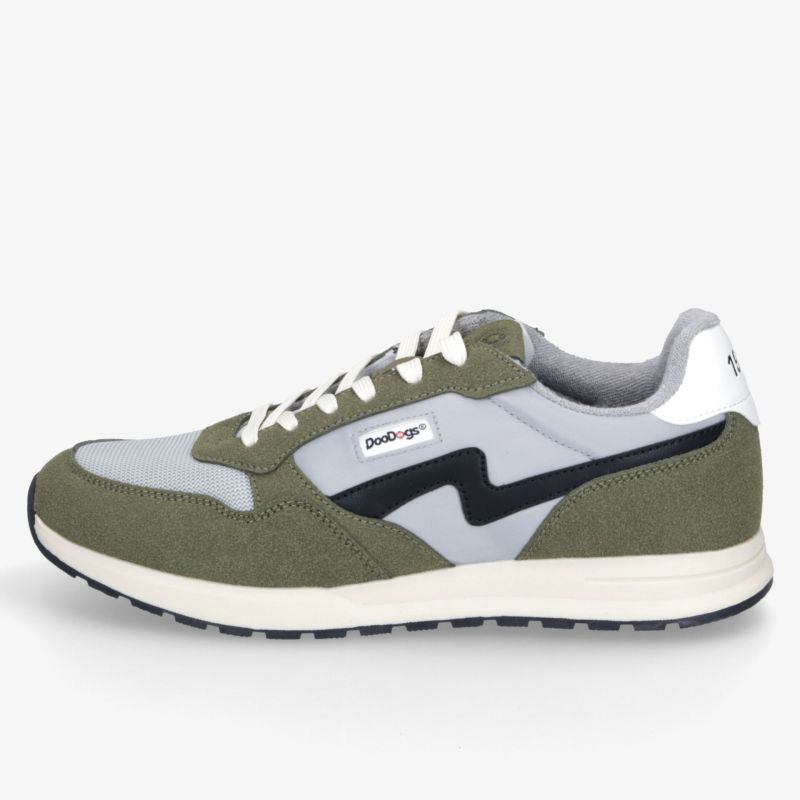Moderner, sportlicher Schuh in grün und weiß mit robuster Sohle und angenehmer Polsterung seitlich sichtbar