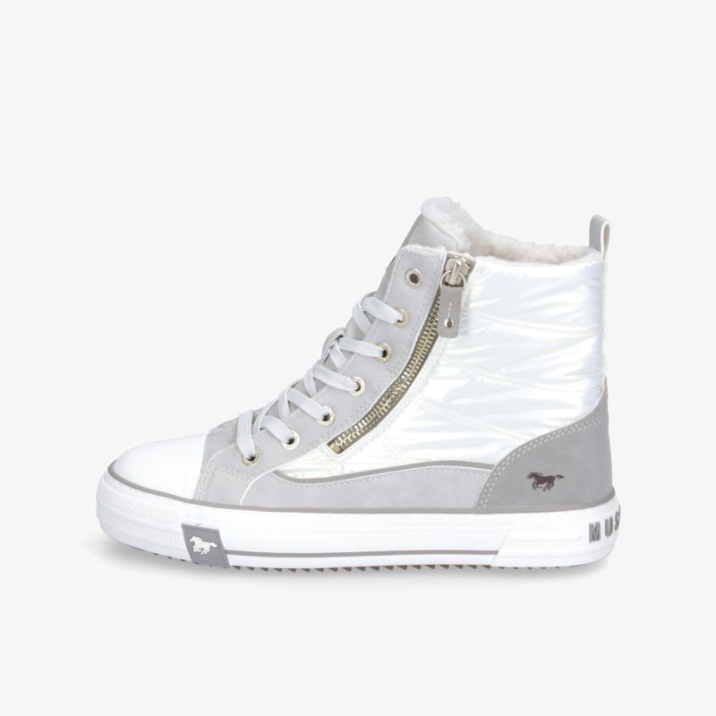 Stylische Winterstiefel im Sneaker-Design mit praktischem Reißverschluss für optimalen Komfort.