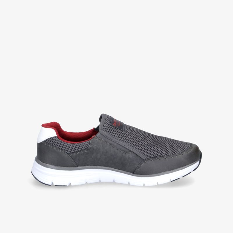 Bequemer Freizeit-Sneaker in Schwarz mit atmungsaktivem Mesh-Obermaterial und rutschfester weißer Sohle.