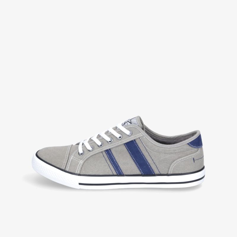 Grauer Sneaker mit blauen Streifen und weißen Schnürsenkeln, seitliche Ansicht, sportlich und bequem.