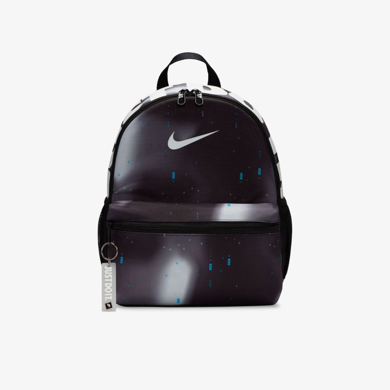 Moderner und kompakter Rucksack mit stilvollem Design und markantem Logo.