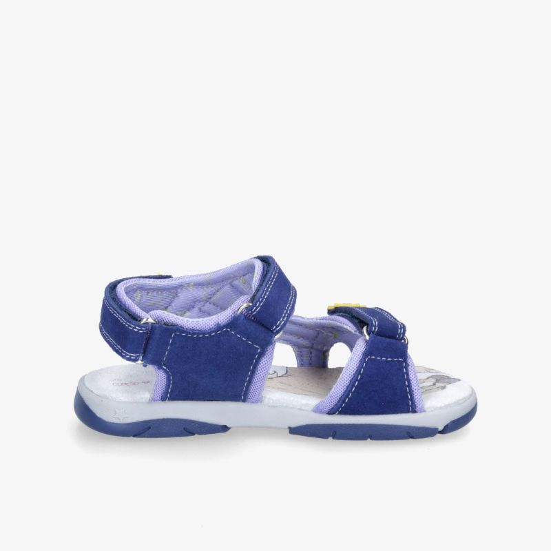 Bequeme Sandale mit verstellbaren Riemen und gepolsterter Sohle in Blau und Lila, seitlich abgebildet