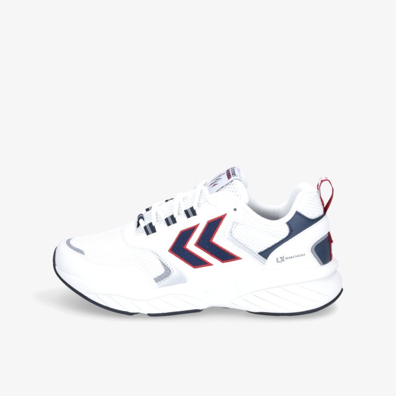 Moderner weißer Sneaker mit markanten blauen und roten Details und komfortabler Passform.