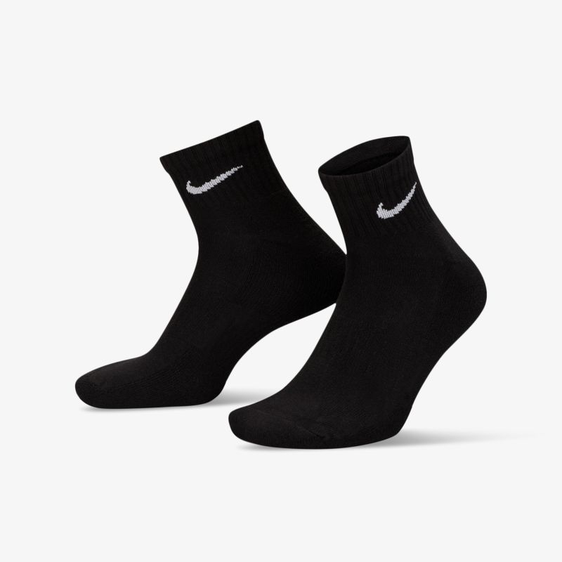 Schwarze, bequeme Knöchelsocken mit sportlichem Design und gepolstertem Komfort perfekt für aktive Tage.