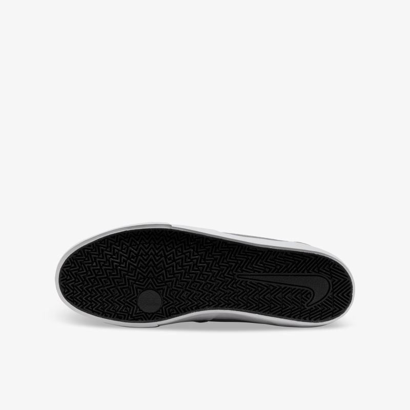 Rutschfeste schwarze Schuhsohle mit robustem Profil für optimalen Halt und hohen Tragekomfort